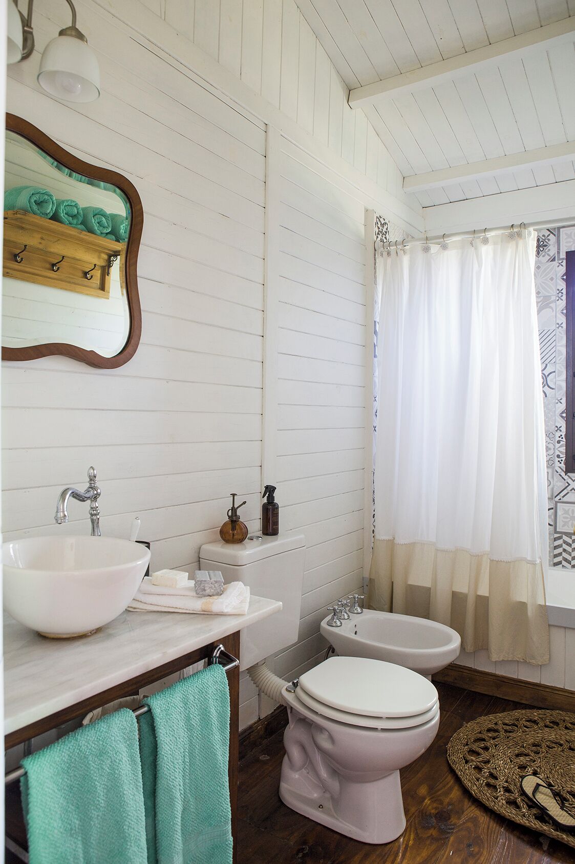 Serviettes fournies, savon, papier toilette