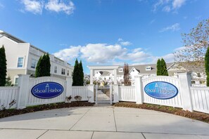 Property grounds - Beautiful Townhouse with Community Pool! (Rehoboth Beach)