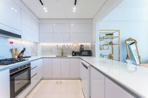 Private kitchen - Layover Holiday Homes (Dubai)