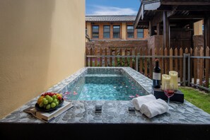 3 indoor pools, 3 outdoor pools