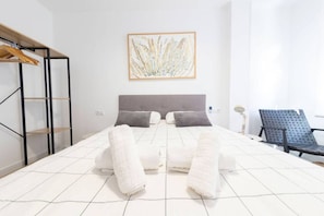 2 bedrooms, desk, iron/ironing board, WiFi