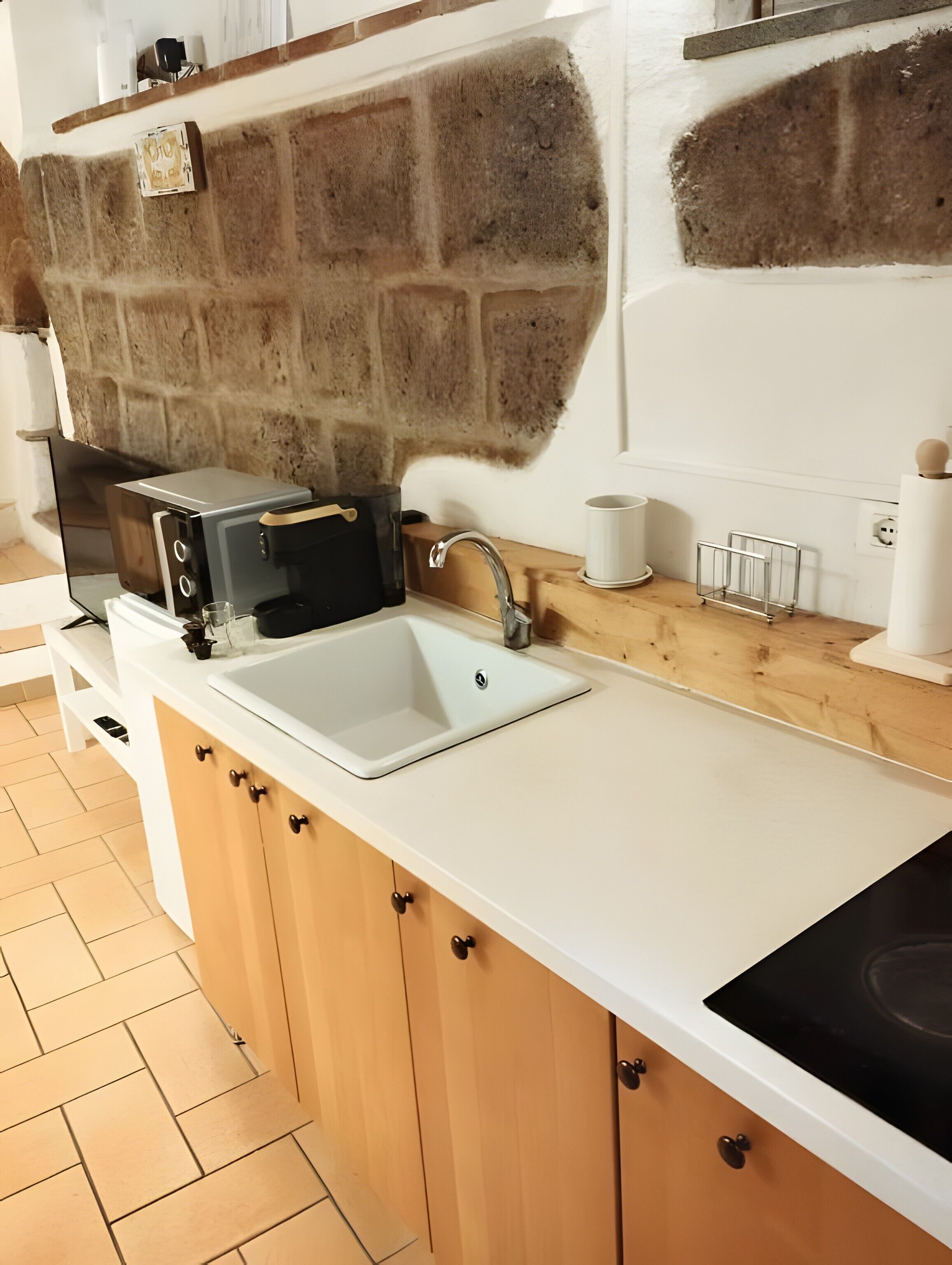 Fridge, microwave, stovetop, coffee/tea maker