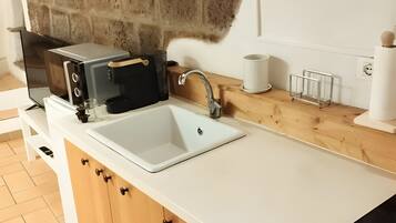 Fridge, microwave, stovetop, coffee/tea maker