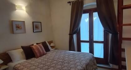 'Mad House Sutri' Apartment with Wi-Fi and Air Conditioning