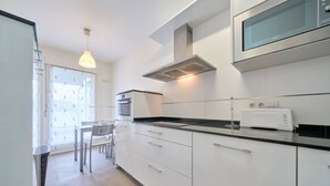 茶具/咖啡用具、冰箱、微波炉、烤箱