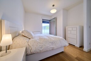 Room - Family Retreat with Views, Terrace & Parking (Vitoria-Gasteiz)