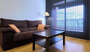 Living area - Family Retreat with Views, Terrace & Parking (Vitoria-Gasteiz)