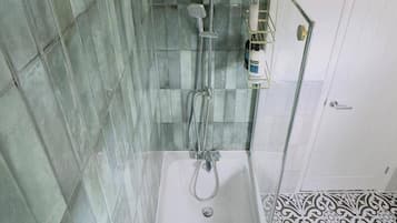 Combined shower/bathtub, deep-soaking bathtub, hair dryer, towels