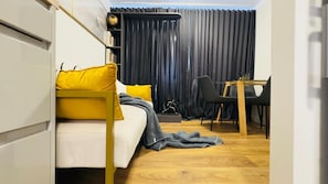 Interior - Elizabeth Line - Parking - Wifi - Sleeps 4 (Erith)