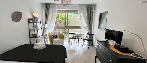 Iron/ironing board, free WiFi, bed sheets