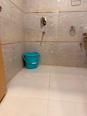 Standard Room | Bathroom