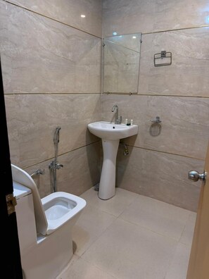 Standard Room | Bathroom
