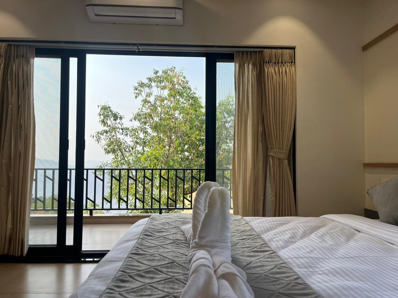 Classic Double Room, Balcony, Valley View