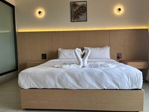 Cortinas blackout, tabla de planchar con plancha y wifi gratis 