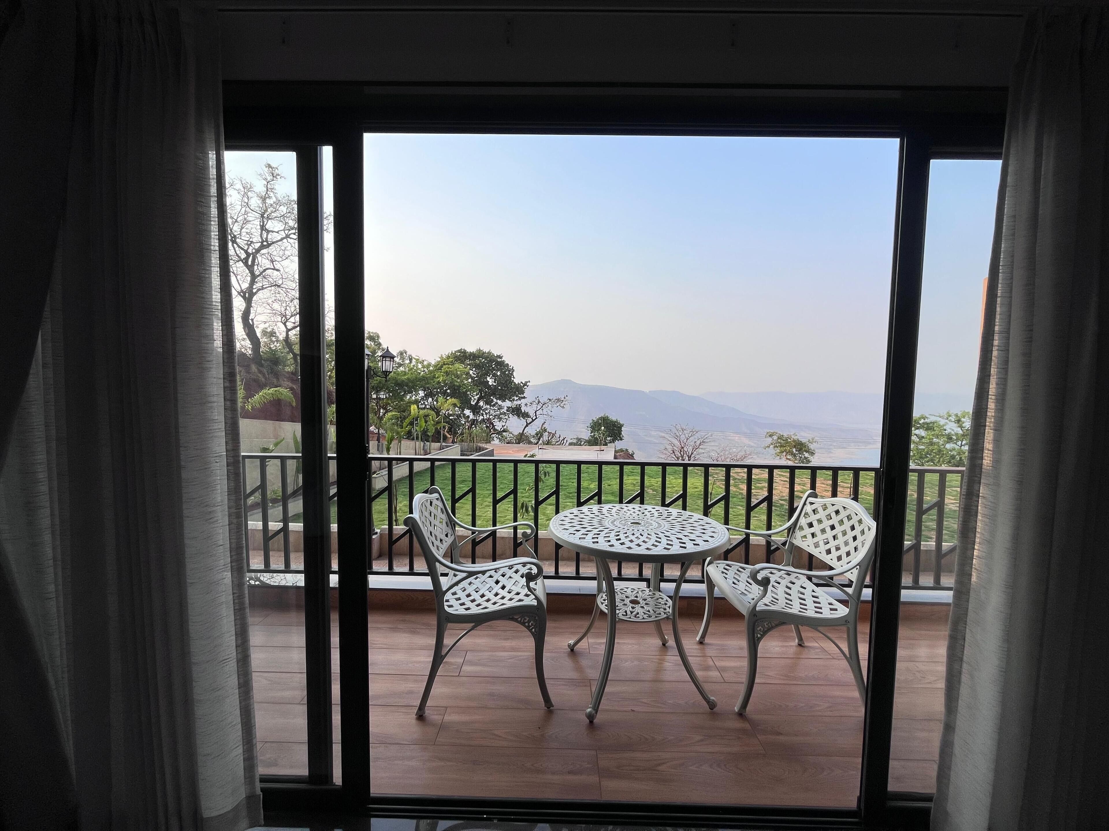 Deluxe Double Room, Balcony, Valley View | Interior