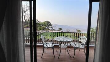 Deluxe Double Room, Balcony, Valley View | Interior
