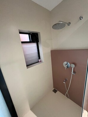 Classic Double Room, Balcony, Valley View | Bathroom | Hair dryer, slippers, towels, soap - DEL LUUNA (Gureghar)