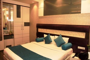 Habitación Deluxe doble | Escritorio y espacio para trabajar con un portátil
