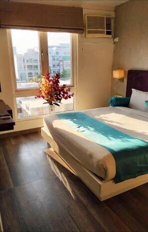 Deluxe Double Room, City View | Desk, laptop workspace, soundproofing, iron/ironing board