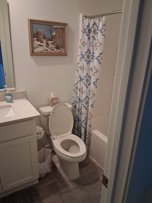 Handtücher, Seife, Toilettenpapier