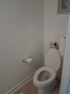 Handtücher, Seife, Toilettenpapier