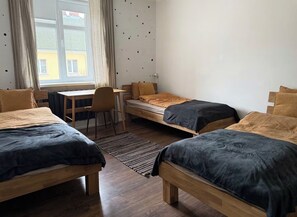 2 makuuhuonetta, silitysrauta/-lauta, Wi-Fi, vuodevaatteet