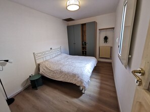 1 chambre, fer et planche à repasser, Wi-Fi, draps fournis
