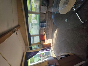 Living area - Twin Ayre Cabin Retreat, Welshpool (Welshpool)