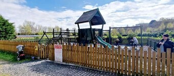 Twin Ayre Cabin Retreat, Welshpool