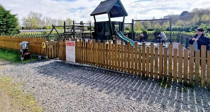 Twin Ayre Cabin Retreat, Welshpool