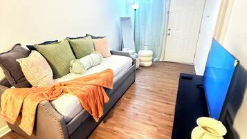 2 bedrooms, iron/ironing board, Internet, bed sheets