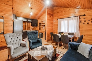 Family House, 2 Bedrooms, Partial Sea View | Living area