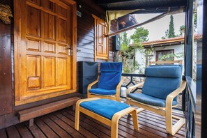 Maison Familiale, vue jardin | Enceinte de l’hébergement