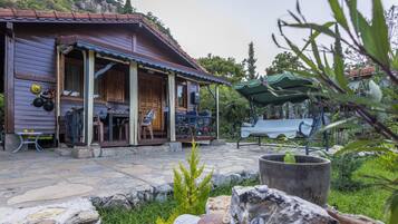 Family House, 2 Bedrooms, Partial Sea View | Property grounds