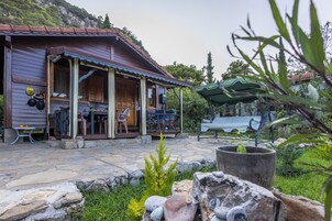 Family House, 2 Bedrooms, Partial Sea View | Property grounds