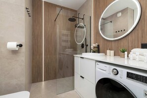 Bruser, hårtørrer, håndklæder, Shampoo