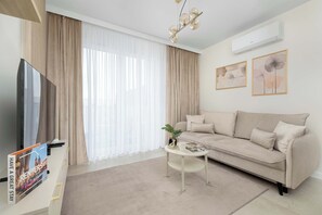 TV, offices - Modern Apartment | Air Conditioning, Parking, Balcony (Kraków)