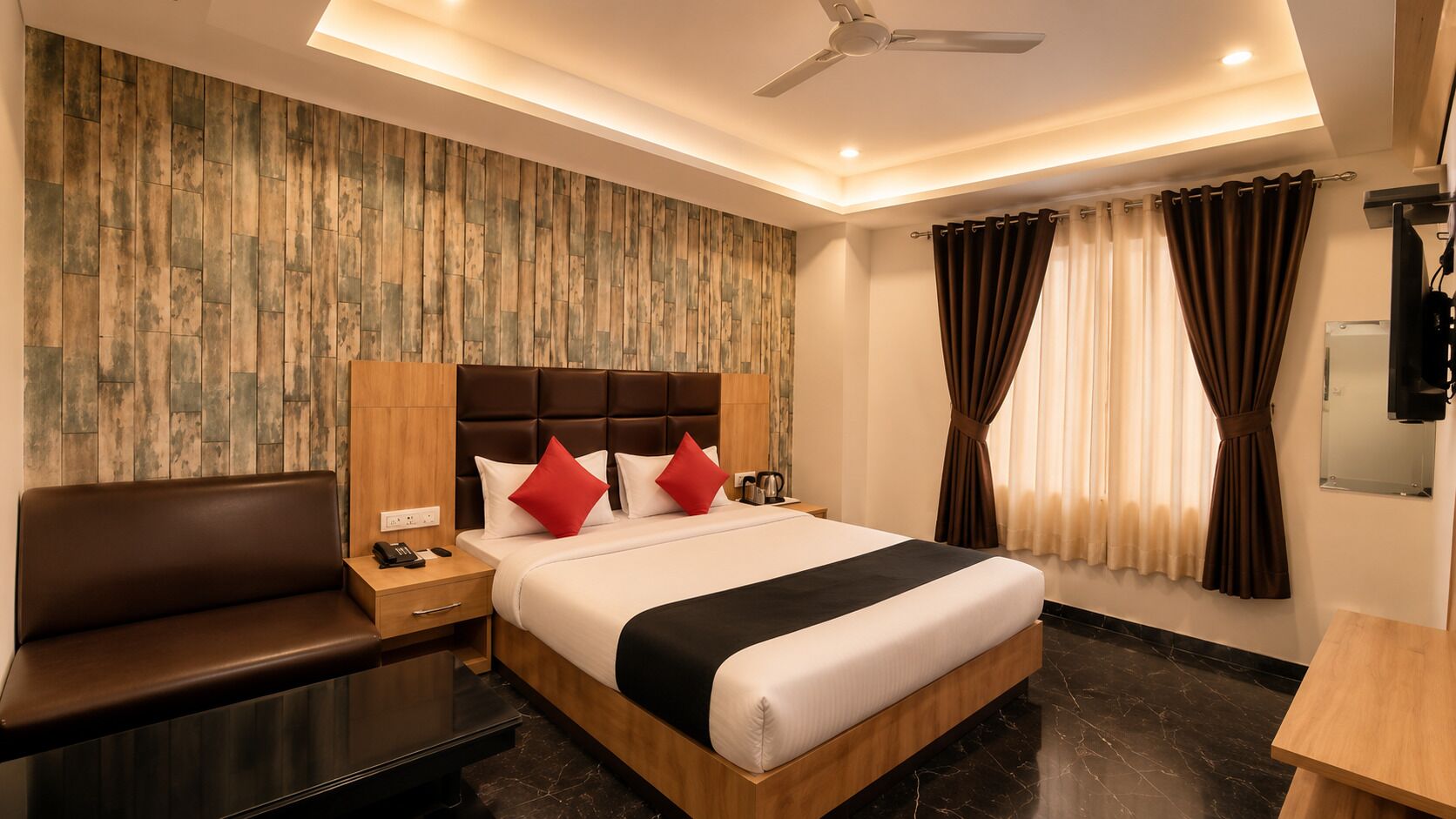 Superior Room | Desk, laptop workspace, soundproofing, free WiFi