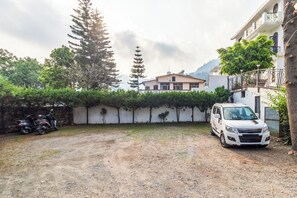 Free self-parking - Treebo Kaler Hotel and Resorts (Bhimtal)