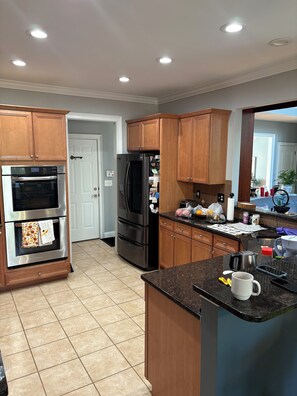 Paper towels - Splendidly peaceful, spacious 5-bedroom haven minutes away from hustle-bustle. (Braselton)