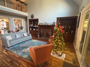 Lobby - Splendidly peaceful, spacious 5-bedroom haven minutes away from hustle-bustle. (Braselton)