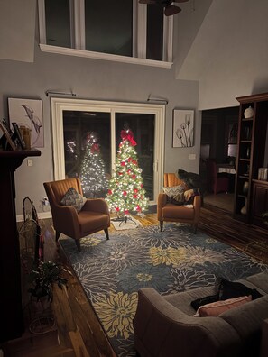 Interior - Splendidly peaceful, spacious 5-bedroom haven minutes away from hustle-bustle. (Braselton)