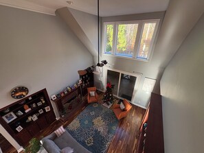 Interior - Splendidly peaceful, spacious 5-bedroom haven minutes away from hustle-bustle. (Braselton)