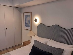 In-room safe, free WiFi - Maritime Place (Cape Town)