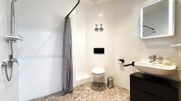 Comfort Apartment, 1 Queen Bed with Sofa bed, Non Smoking, Kitchen | Bathroom