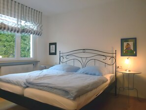 2 bedrooms, WiFi, bed sheets - Apartment 'Am Lindenhof' with Balcony and Wi-Fi (Lindau (Bodensee))