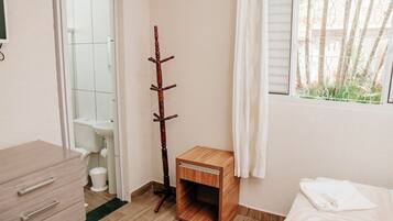 Family Room | Iron/ironing board, free WiFi