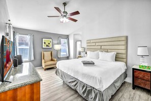 3 bedrooms, desk, iron/ironing board, travel cot - Family Fun Oasis: Hot Tub, Pool, Game Room (Henderson)