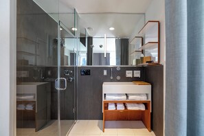 Deluxe Room | Bathroom - Drake Downtown Toronto (Toronto)