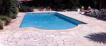 Guest Room 'Mitsouko' with Shared Pool, Wi-Fi, and Air Conditioning